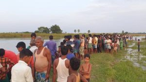 15_10_2022-boat_capsizes_in_barandi_river_23142509